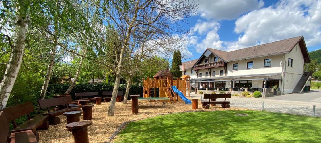 Restaurant - Pension Im Pfenn Irrhausen Экстерьер фото
